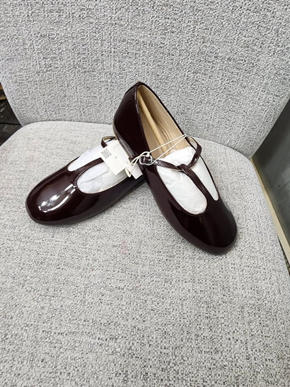 Brand new Zara girl maroon shinny dress shoes size 2 - Picture 4 of 6